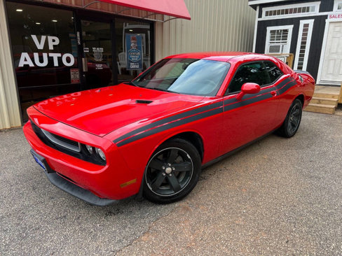 Used 2014 Dodge Challenger SXT image 1