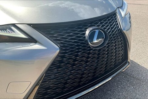 Used 2019 Lexus UX 200 image 29