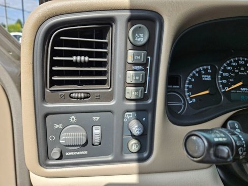 Used 2002 Chevrolet Suburban LT image 19