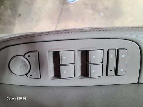 Used 2009 Cadillac DTS w/ Sun And Sound Package image 24