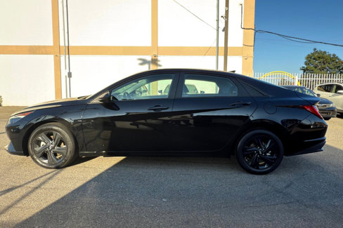 Used 2023 Hyundai Elantra Blue image 8