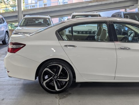 Used 2017 Honda Accord EX-L image 9