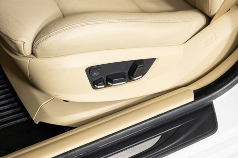 Used 2011 BMW 550i xDrive Sedan image 18