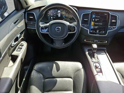 Used 2020 Volvo XC90 T6 Momentum w/ Protection Package Premier image 11