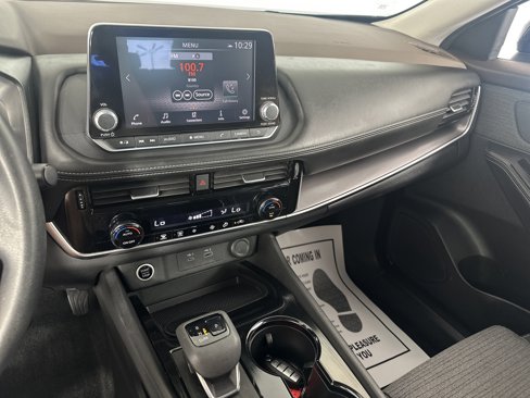 Used 2021 Nissan Rogue SV image 4