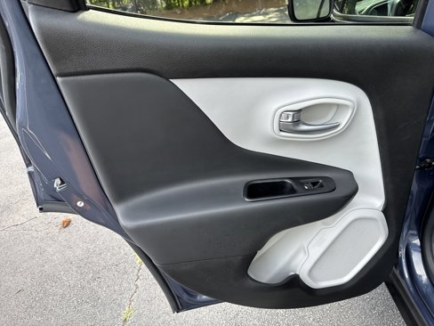 Used 2022 Jeep Renegade Limited image 26
