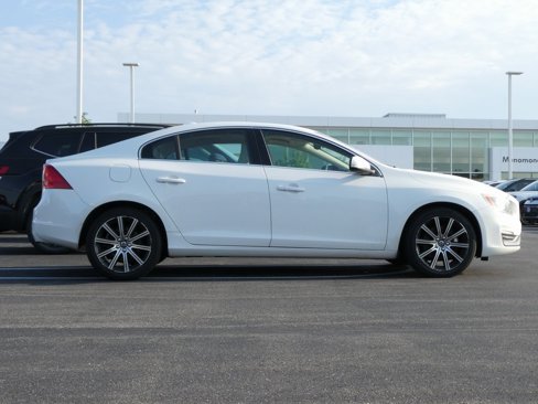 Used 2017 Volvo S60 T5 Inscription Platinum w/ Climate Package image 2