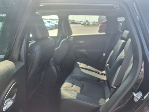 Used 2021 Jeep Cherokee Limited image 11