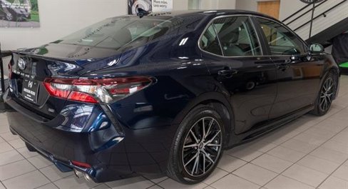 Used 2022 Toyota Camry SE image 17