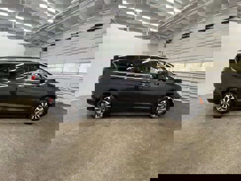 Used 2024 Chrysler Pacifica Select image 7