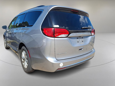 Used 2017 Chrysler Pacifica Touring-L image 5