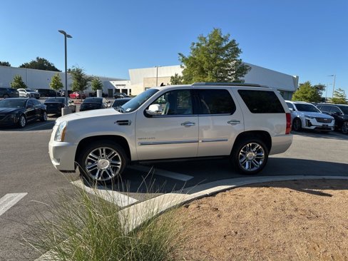 Used 2013 Cadillac Escalade Platinum image 4