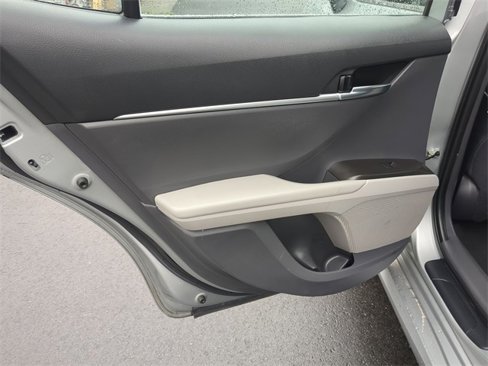 Used 2021 Toyota Camry LE image 21