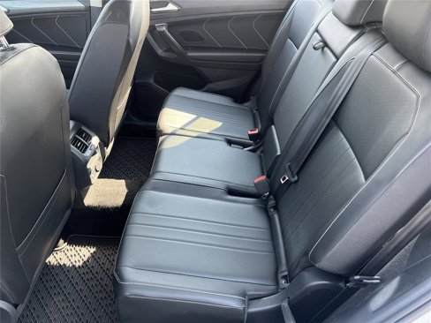 Used 2022 Volkswagen Tiguan SE w/ Panoramic Sunroof Package image 20