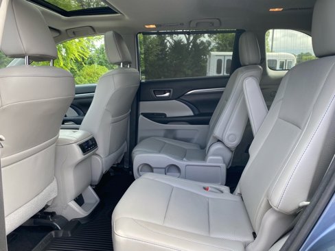 Used 2018 Toyota Highlander Limited image 21