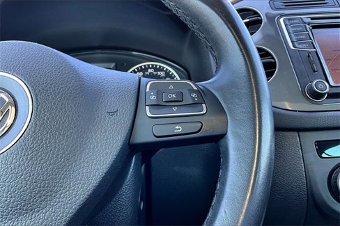 Used 2016 Volkswagen Tiguan SE image 16