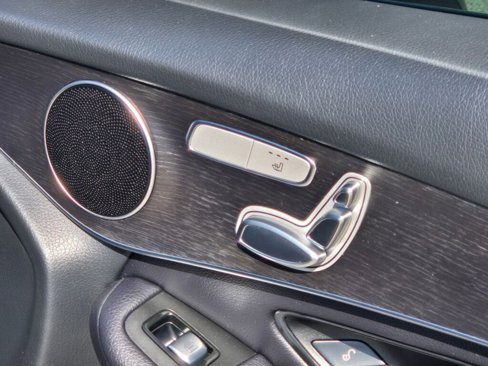 Used 2021 Mercedes-Benz GLC 300 4MATIC image 5