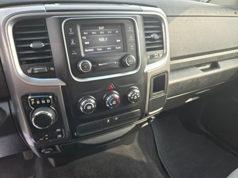 Used 2021 RAM 1500 Classic SLT image 9