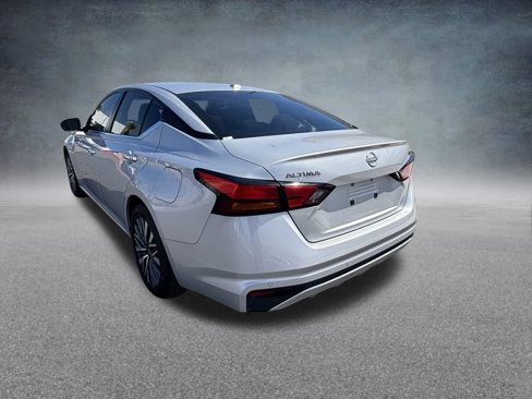 Used 2024 Nissan Altima 2.5 SV image 10