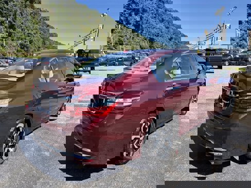 Used 2017 Honda Accord EX image 4