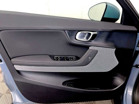 Used 2022 Polestar Polestar 2 w/ Performance Package image 11