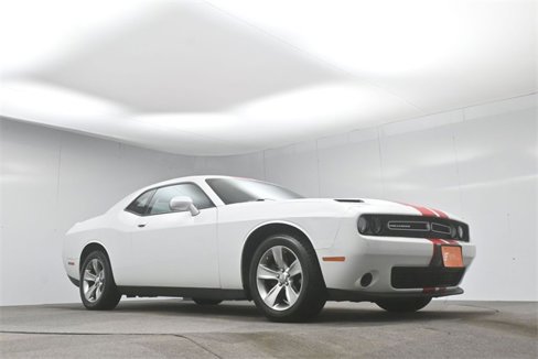 Used 2015 Dodge Challenger SXT image 34