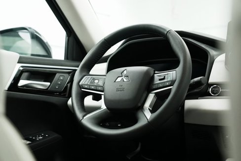 Used 2025 Mitsubishi Outlander SEL image 30