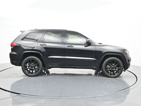 Used 2021 Jeep Grand Cherokee Laredo X image 4