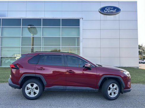 Used 2019 Toyota RAV4 XLE image 4