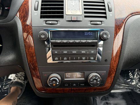 Used 2006 Cadillac DTS w/ Trunk Convenience Package image 28