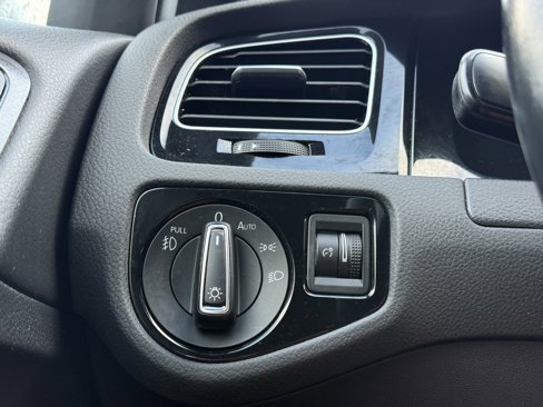 Used 2018 Volkswagen GTI SE image 10