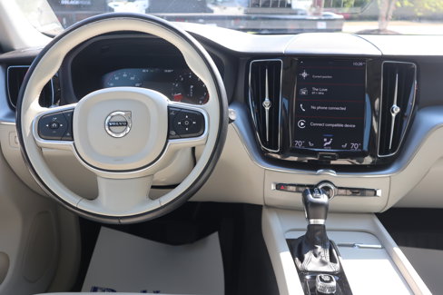Used 2020 Volvo XC60 T5 Momentum image 12