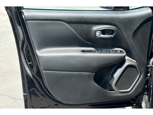 Used 2022 Jeep Renegade Latitude image 11