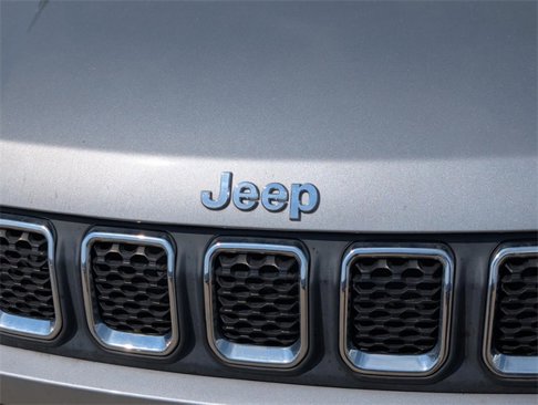 Used 2023 Jeep Compass Latitude image 2