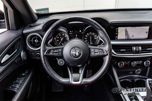 Used 2022 Alfa Romeo Stelvio Veloce image 25
