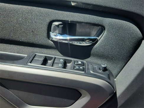 Used 2015 Nissan Titan SV image 19