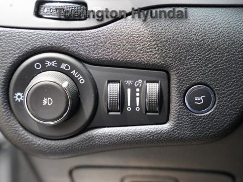 Used 2019 Jeep Cherokee Limited image 21