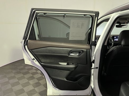 Used 2022 Nissan Rogue SL w/ SL Premium Package image 26