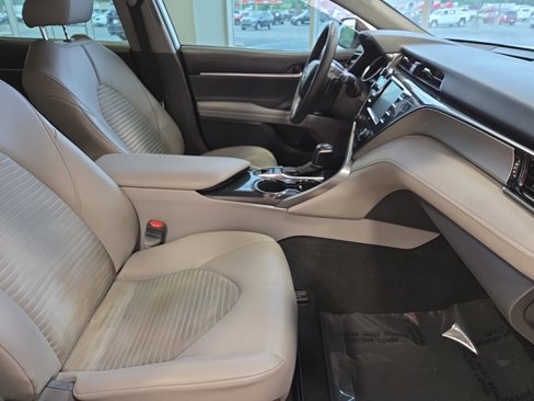 Used 2020 Toyota Camry SE image 19