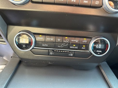 Used 2021 Ford Expedition XLT image 28