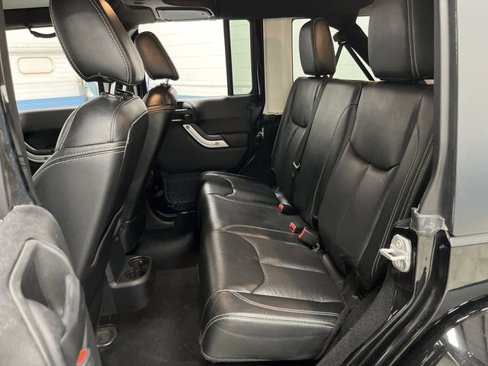Used 2017 Jeep Wrangler Unlimited Sahara w/ Connectivity Group image 25