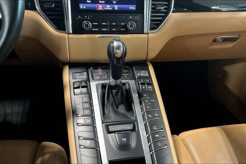 Used 2018 Porsche Macan image 32
