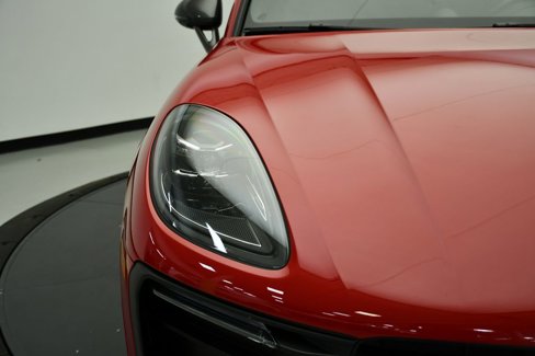 Certified 2025 Porsche Macan Turbo image 14