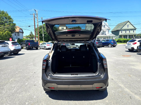 Used 2025 Nissan Kicks SR w/ SR Premium Package image 17