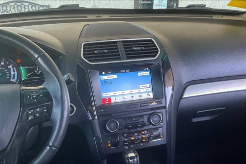 Used 2017 Ford Explorer XLT w/ Equipment Group 202A image 6