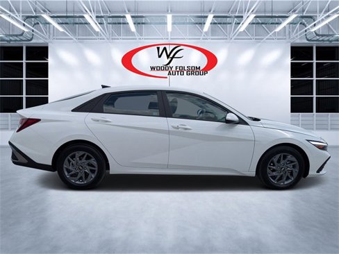 Used 2024 Hyundai Elantra SEL image 2