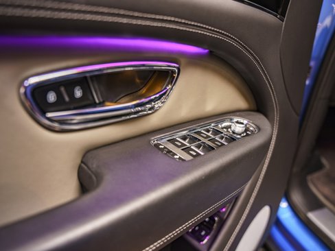 Used 2022 Bentley Bentayga image 12