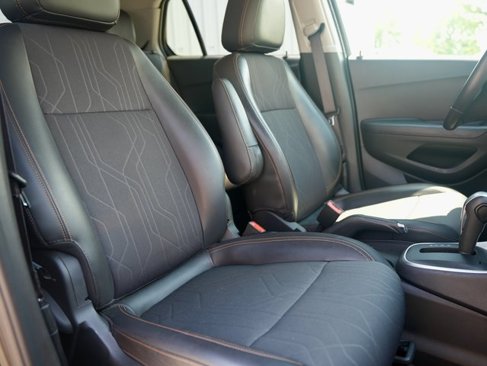 Used 2020 Chevrolet Trax LT w/ LT Convenience Package image 9