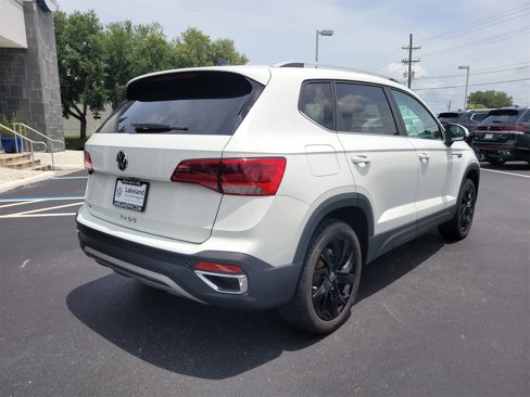 Used 2024 Volkswagen Taos SE w/ Black Wheel Package image 6