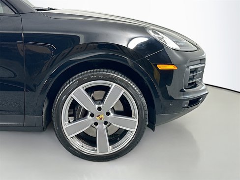 Certified 2023 Porsche Cayenne Platinum Edition image 14